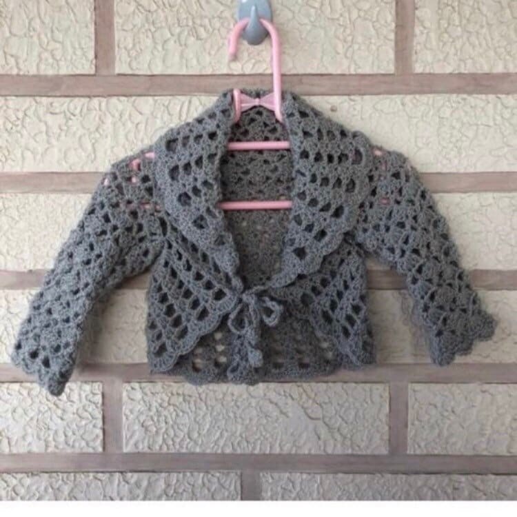 Baby girl bolero cardigan crochet pattern.