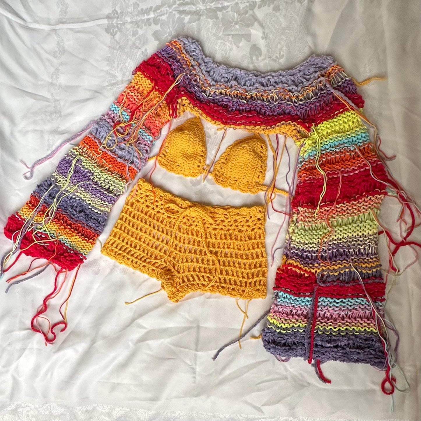 3 pcs cool crochet outfit woman Wide long sleeve crop top Bra and shorts set Festival tassel top outfit Bright beach rave wear clothes gift