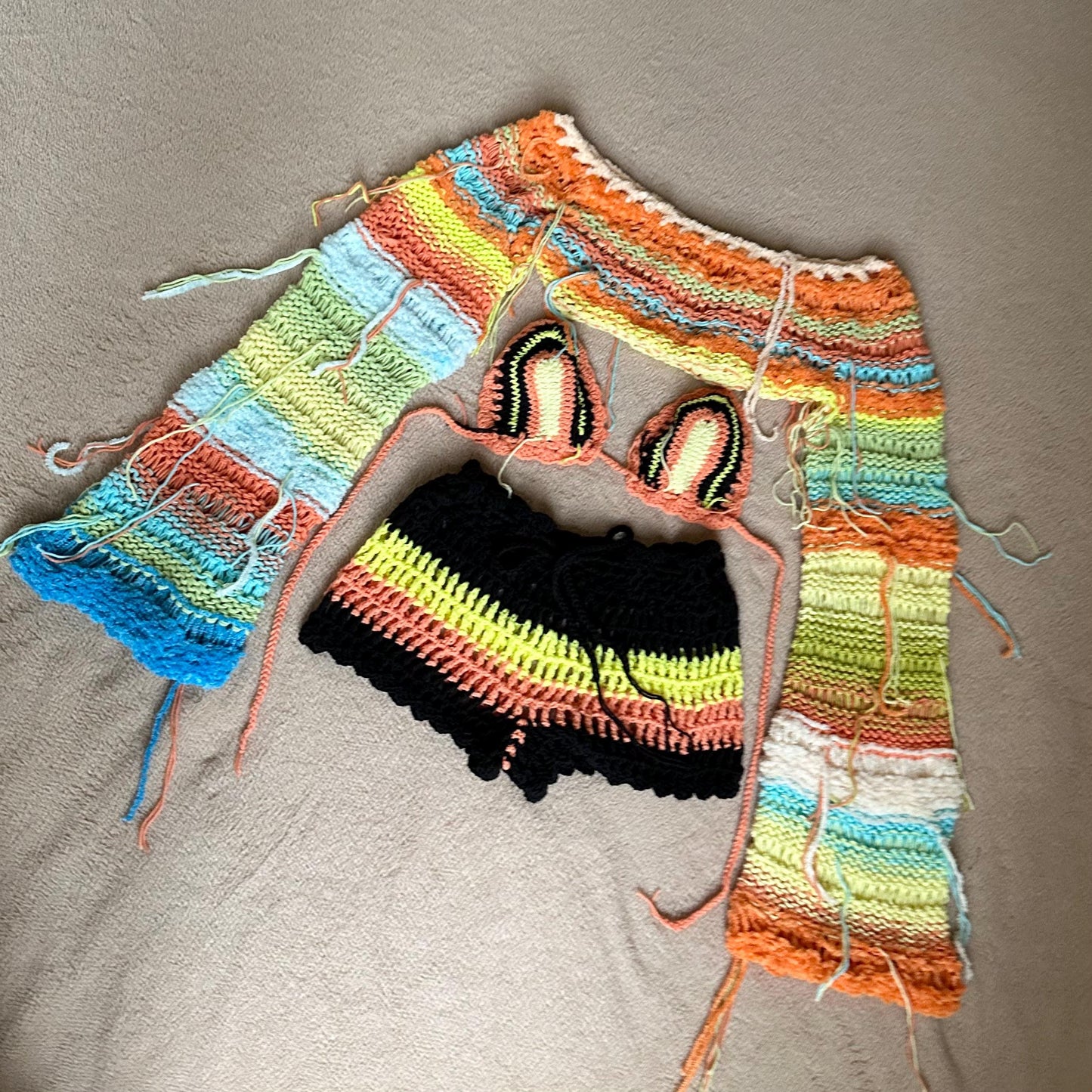3 pcs cool crochet outfit woman Wide long sleeve crop top Bra and shorts set Festival tassel top outfit Bright beach rave wear clothes gift