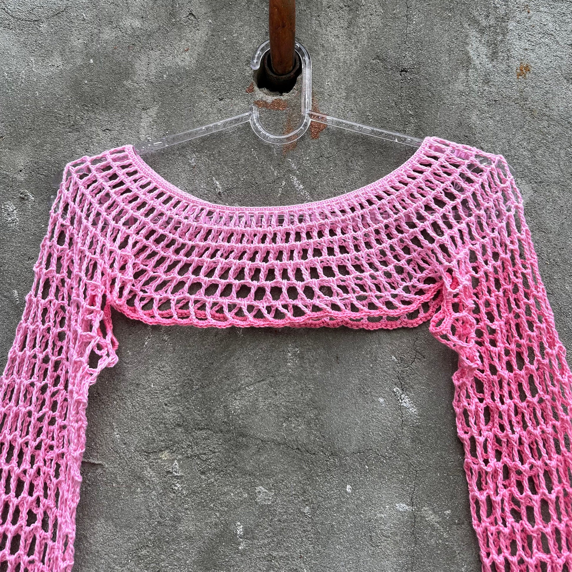 Crochet long sleeve mesh crop top pattern ladies Trendy y2k crop top See through top Easy crochet top lace sleeves Crochet shrug Fishnet top